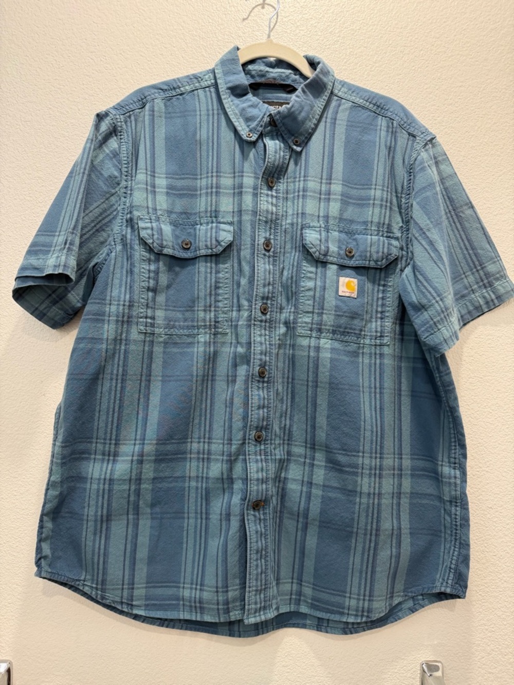 Carhartt Men's Blue Plaid Short Sleeve Button-Down Shirt Large